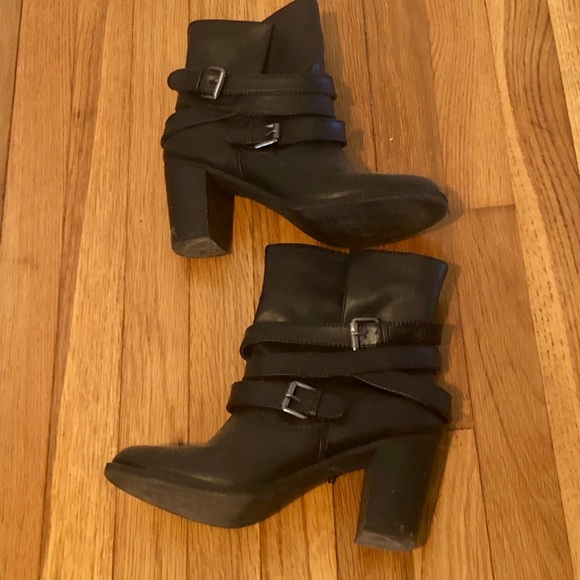 Heeled boots - Picture 1 of 3